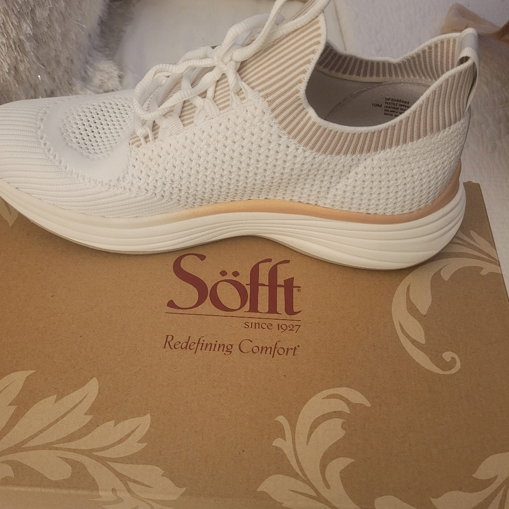 Sofft Knit Trudy Sneakers. Brand NEW